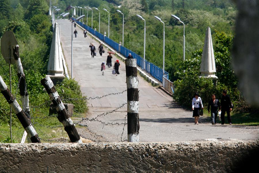 Мост через реку Ингури&nbsp;&mdash; пограничный мост между Абхазией и Грузией