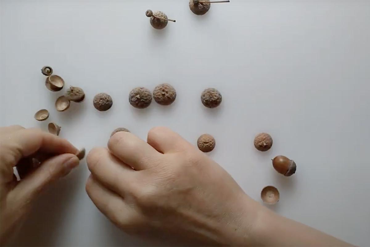 Поделку можно усложнять: раскрашивать детали, добавлять листья, ягоды и сухоцветы