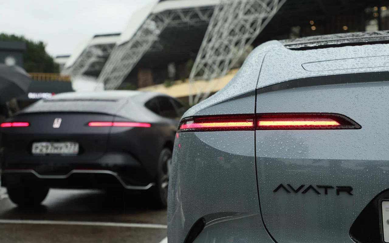 Спутать Avatr 12 сегодня невозможно ни с одной другой машиной. Харизмы &mdash; воз и солидная тележка