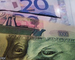 Рубль подорожал на открытии к доллару и подешевел к евро