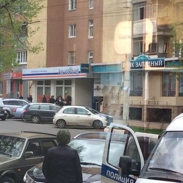 В Белгороде захвачены заложники в лишенном лицензии банке "Западный"