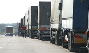 На границе Белоруссии с Латвией скопились сотни грузовиков