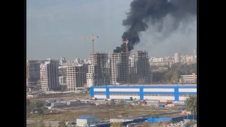 В Москве в районе ЗИЛ начался пожар. Видео