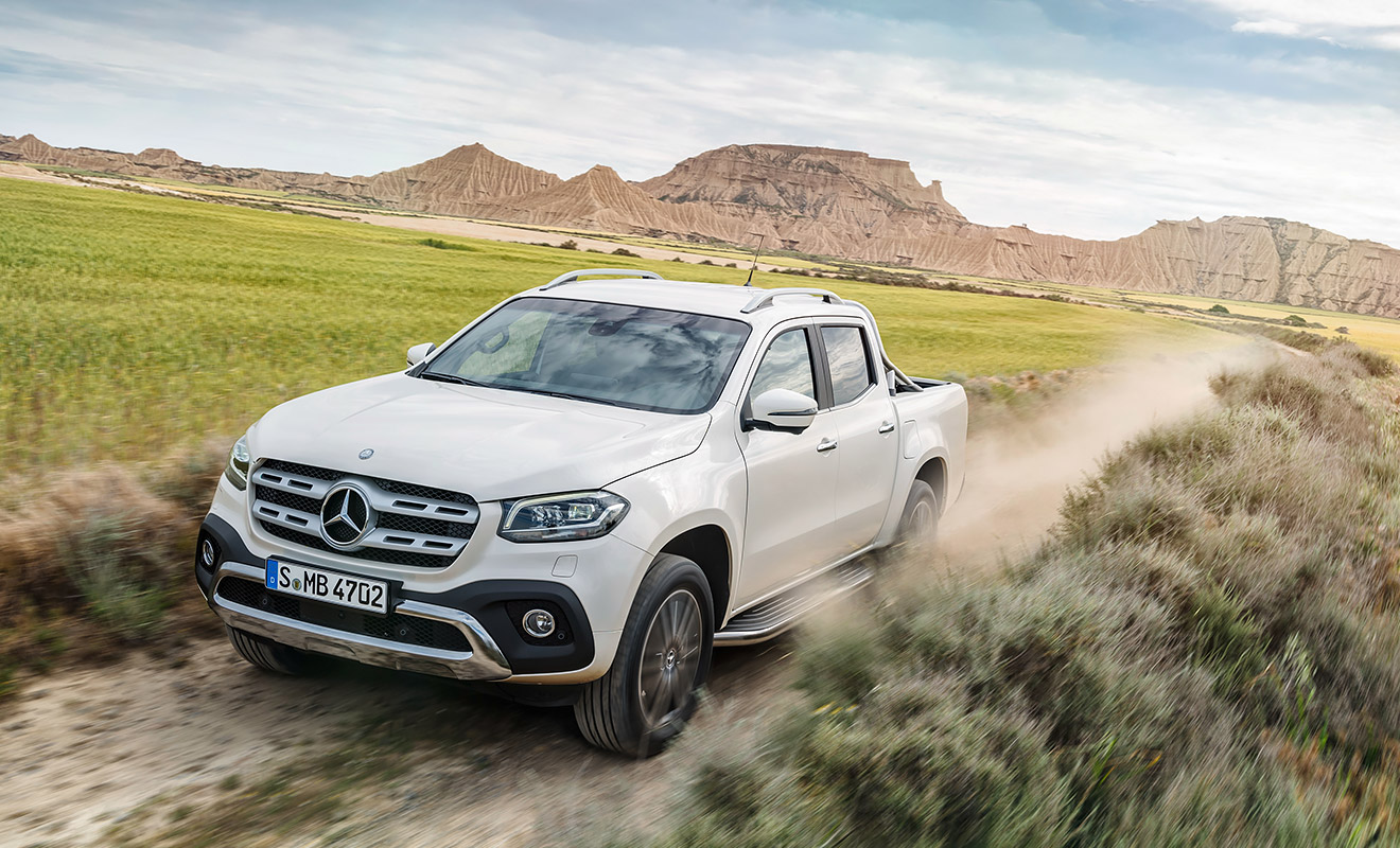 Mercedes-Benz X-Class стал самым дорогим пикапом на российском рыке &mdash; цены начинаются от 2 млн 899 тыс. рублей. Столько стоит самый простой X 220 d с &laquo;механикой&raquo; и 163-сильным дизелем 2,3. У X-Class в комплектации Pure будут неокрашенные бамперы и стальные штампованные диски. X 250 d с более мощным 190-сильным дизелем и 7-ступенчатым &laquo;автоматом&raquo; будет стоить за 3 млн рублей. Для такой машины можно заказать кожаный салон, климат-контроль и камеры кругового обзора.