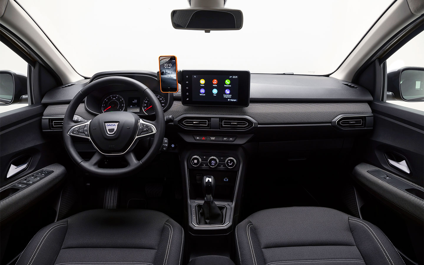 Интерьер Dacia Logan 2020 для европейского рынка.