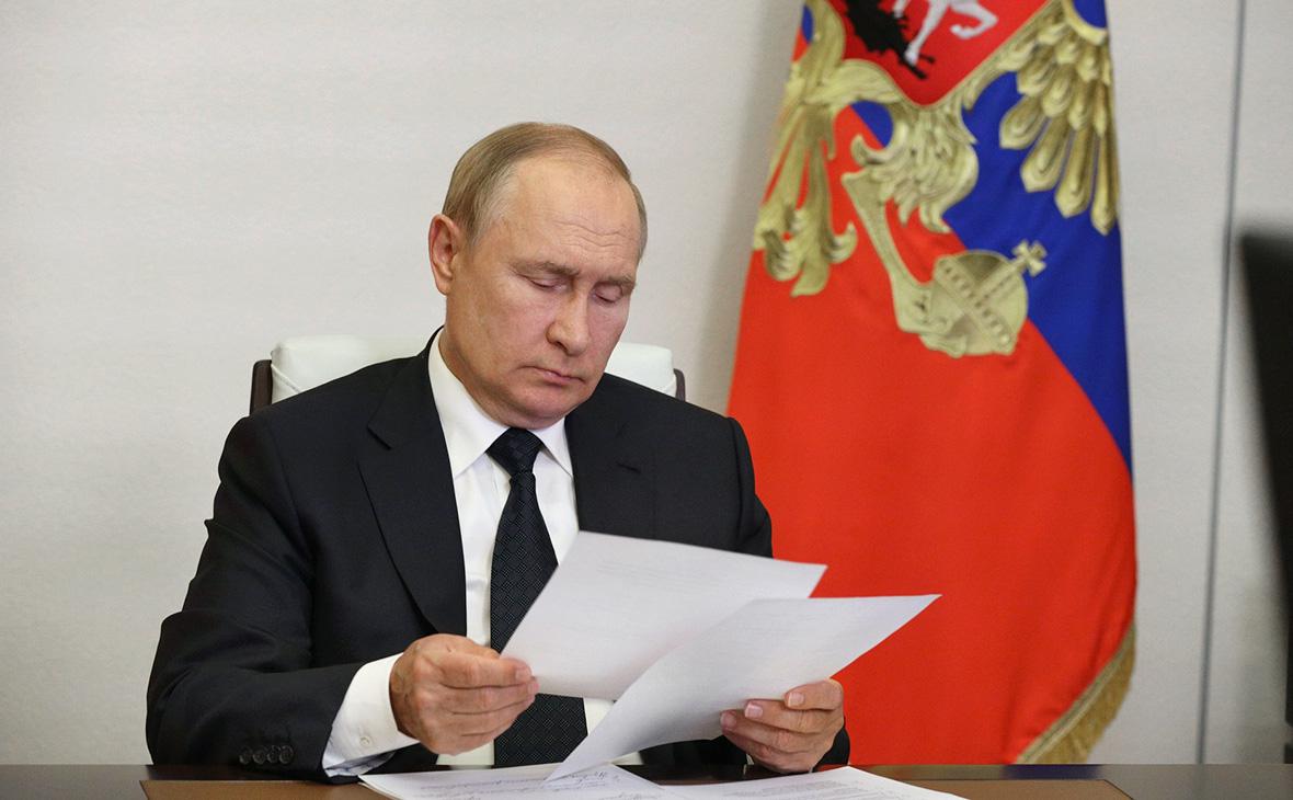 Путин вывел банк БРИКС из-под экономических мер в ответ на санкции"/>













