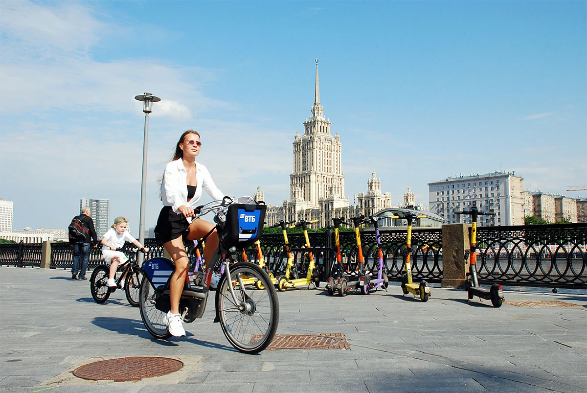 <p>Велопрогулка по набережным Москвы</p>