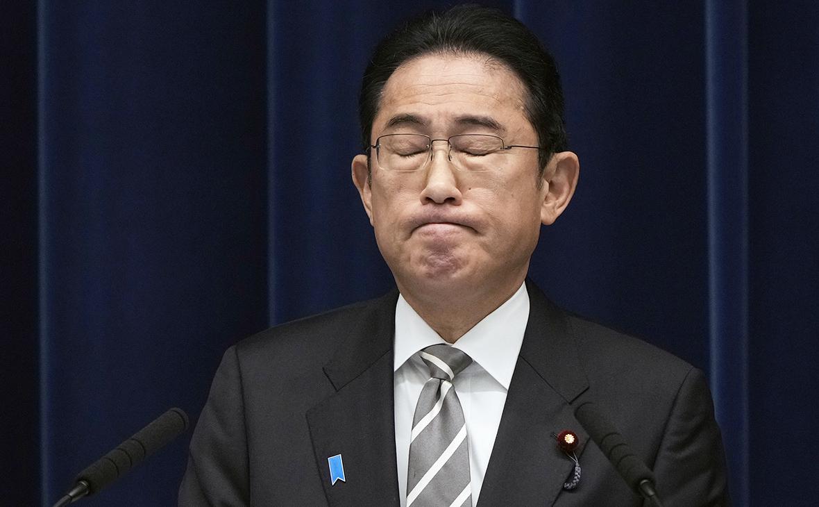 Рейтинг правительства Японии упал до рекордно низкого уровня"/>














