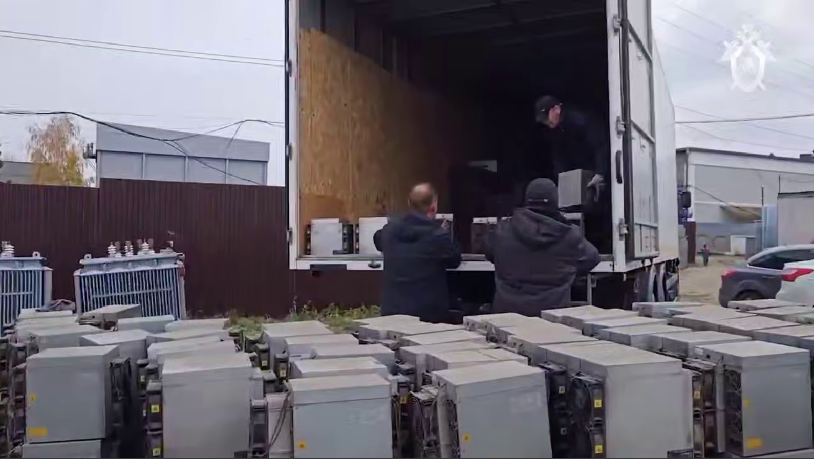 В Иркутске ликвидировали одну из крупнейших незаконных майнинг-ферм. Источник: Telegram-канал Следком38