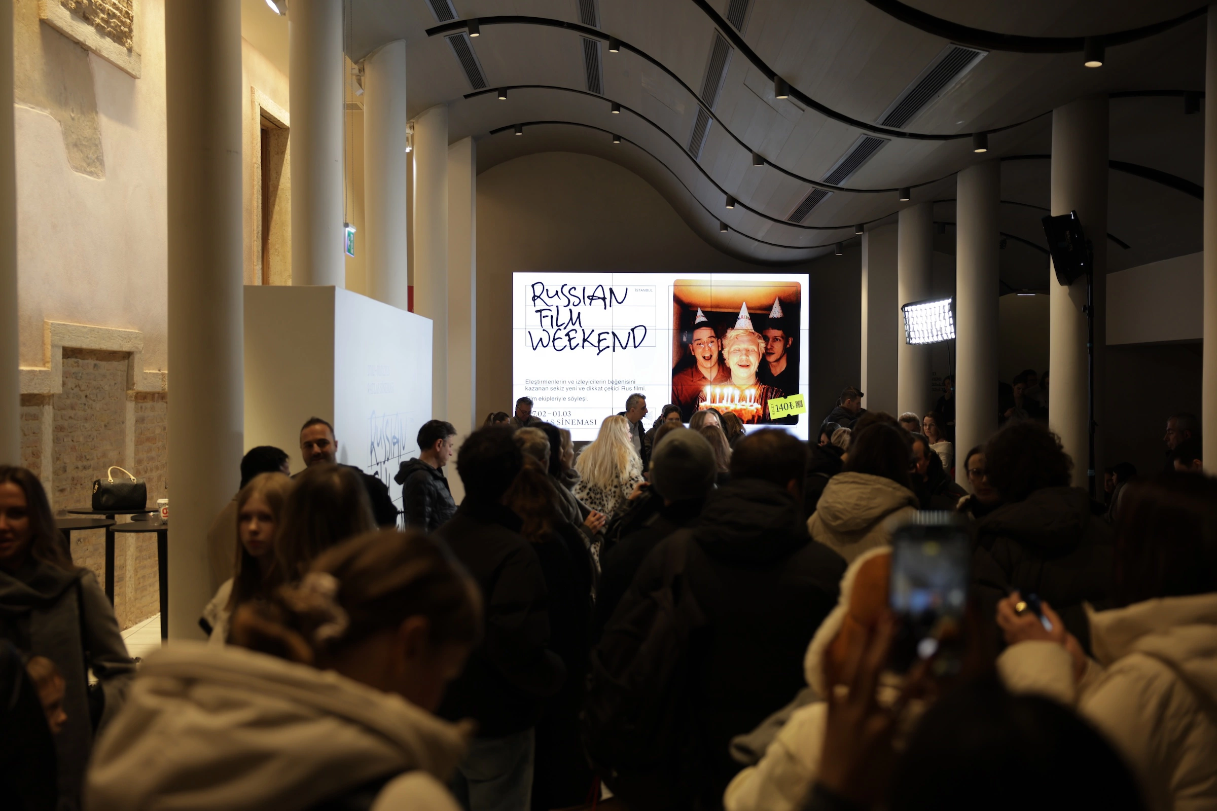 В фойе кинотеатра Atlas в Стамбуле