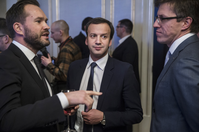 Дмитрий Разумов, генеральный директор группы ОНЭКСИМ, Аркадий Дворкович, вице-премьер РФ, и Оскар Рацин, глава Sberbank Merchant Bank