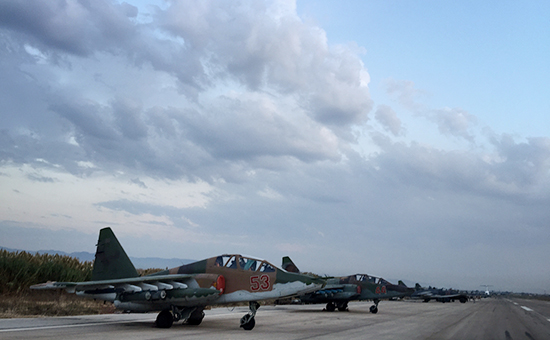 Российские самолеты Су-25 на&nbsp;аэродроме около&nbsp;Латакии. 1 октября 2015 года