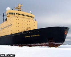 Ледокол "Капитан Хлебников" выбирается изо льдов Антарктиды