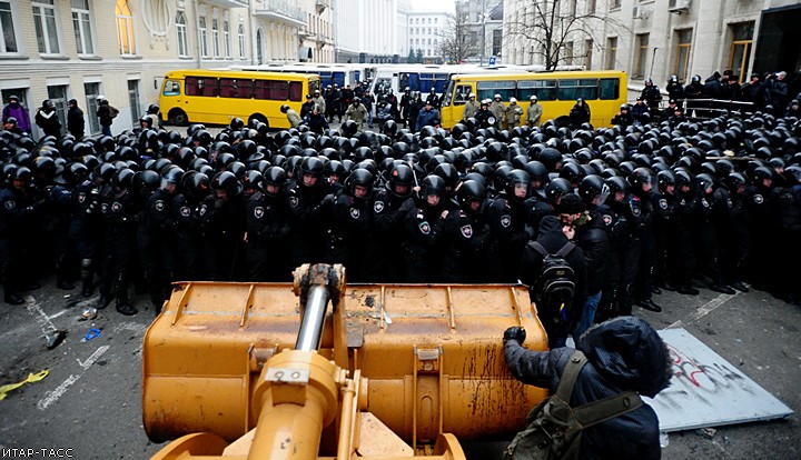 Революция с трактором. Репортаж из взбунтовавшегося Киева