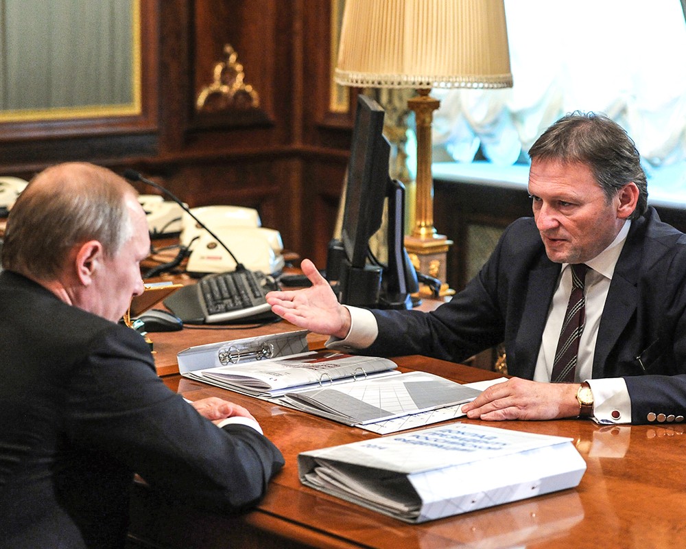 Президент России Владимир Путин и бизнес-омбудсмен Борис Титов (слева направо)