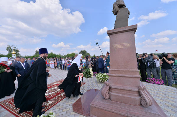 Патриарх Кирилл открыл памятник Державину в Татарстане