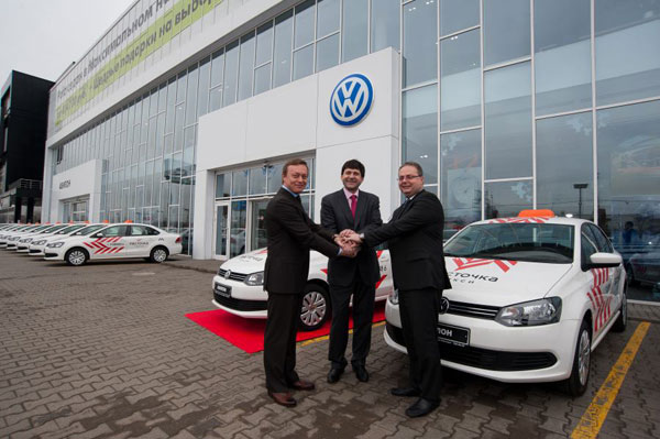 Компания АВИЛОН передала 50 автомобилей Volkswagen Polo седан транспортной компании «Ласточка»