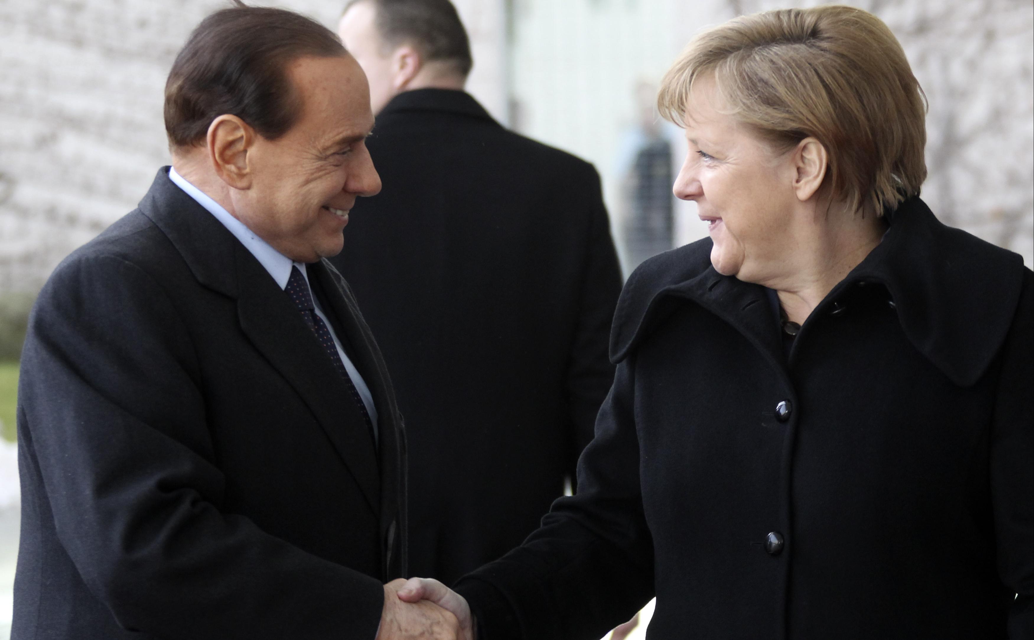 Берлускони предложил вместе с Меркель стать посредником по Украине"/>













