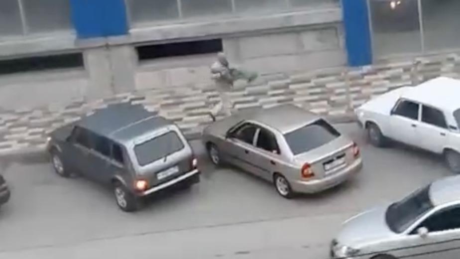 Мужчина открыл стрельбу рядом с торговым центром на Кубани