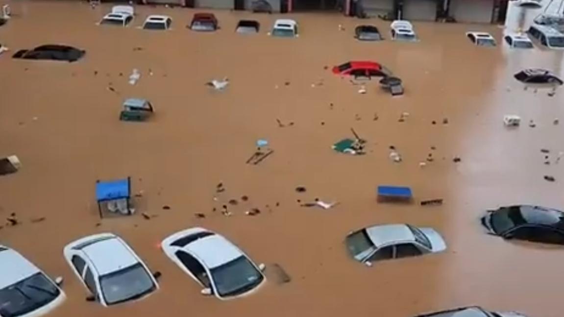 В Китае из-за мощного урагана затопило города