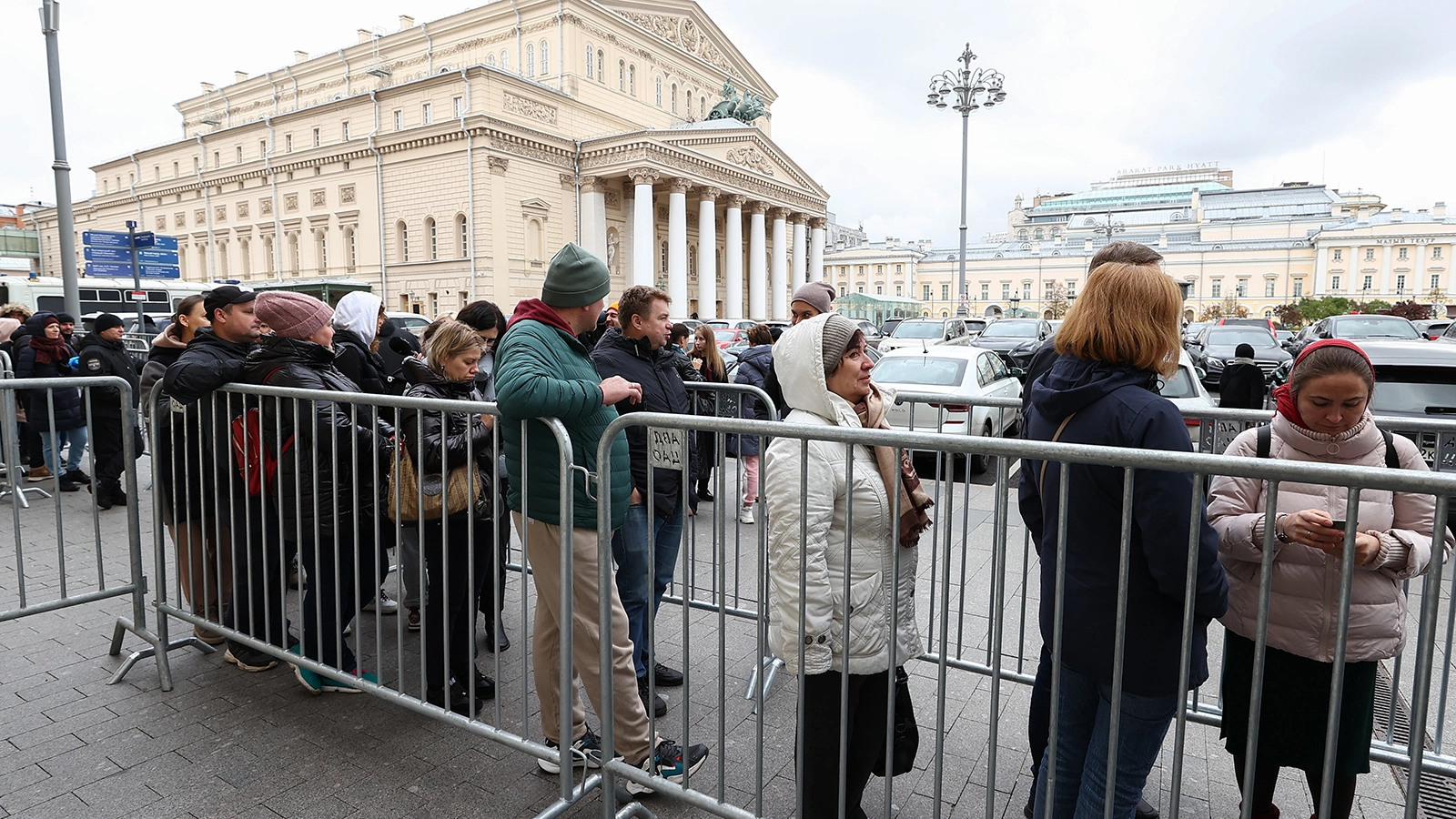 <p>Очередь за билетами в кассу Большого театра&nbsp;</p>