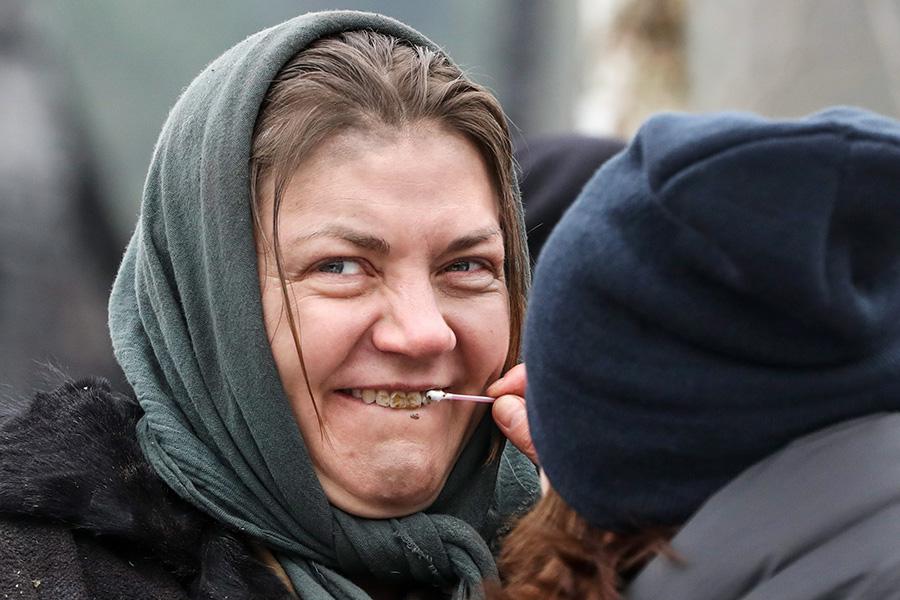 Анна Уколова на съемочной площадке фильма режиссера Леонида Пляскина &laquo;Страсти по Зое&raquo; около деревни Каменка в Смолевичском районе, Минская область, Белоруссия, 25 февраля 2019 года