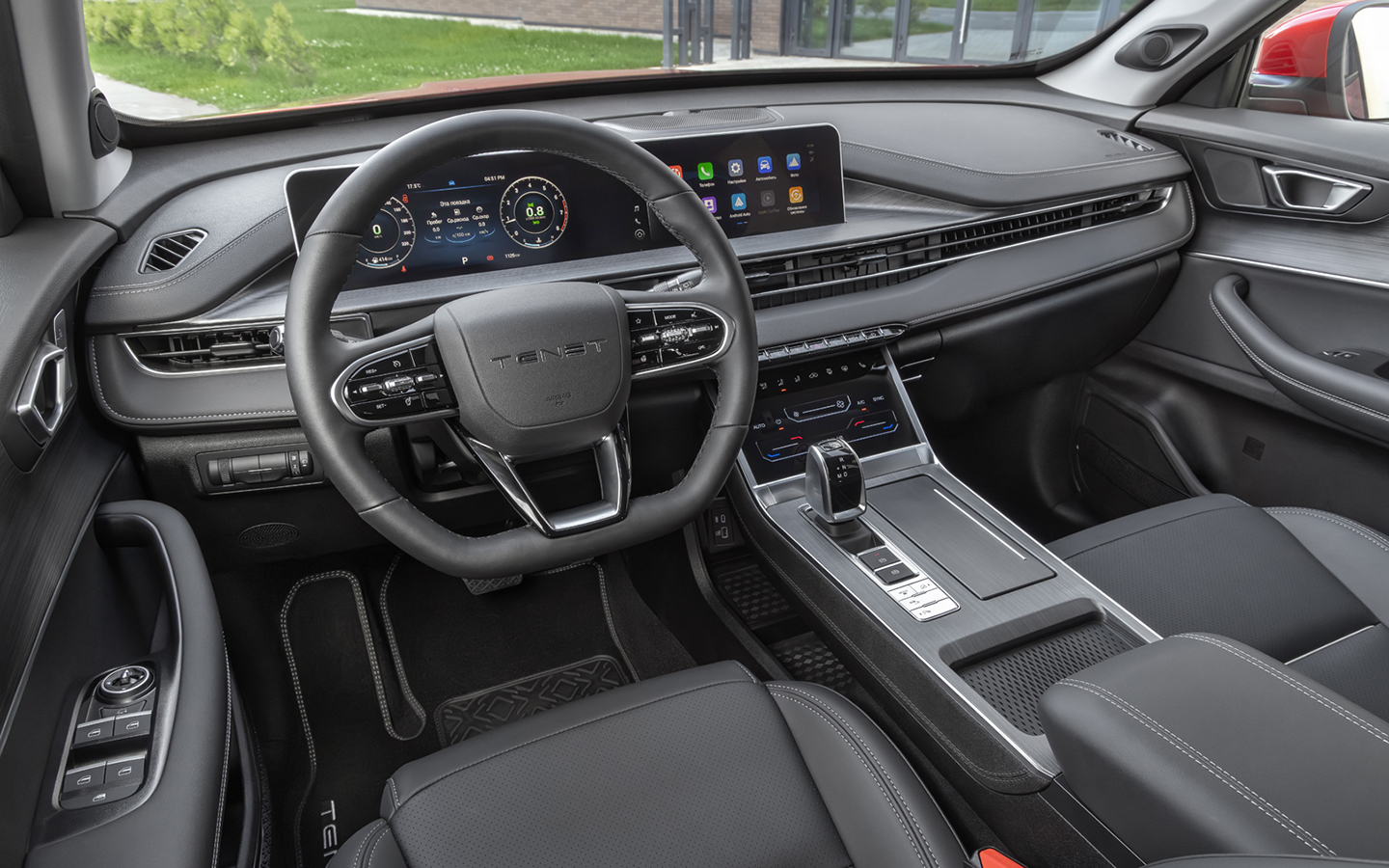 Руль для Tenet T4L позаимствовали у Chery Tiggo 7 Pro Max, а основная разница с «баранкой» Tenet T4 — в блоках управления на спицах