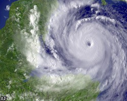 Урагану "Дин" присвоена высшая степень опасности