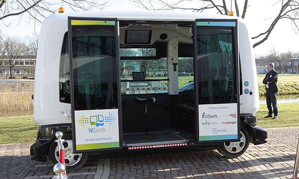 В Нидерландах появился первый в мире беспилотный автобус