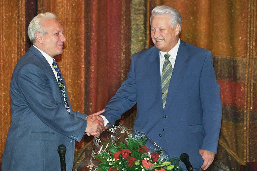 На снимке: встреча Ельцина и Филатова, 1996 год


