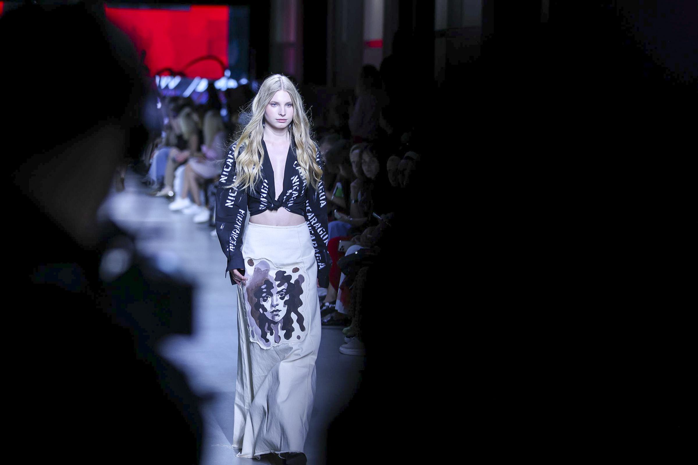 Мех, кружево и Ван Гог: что показали на Московской неделе моды