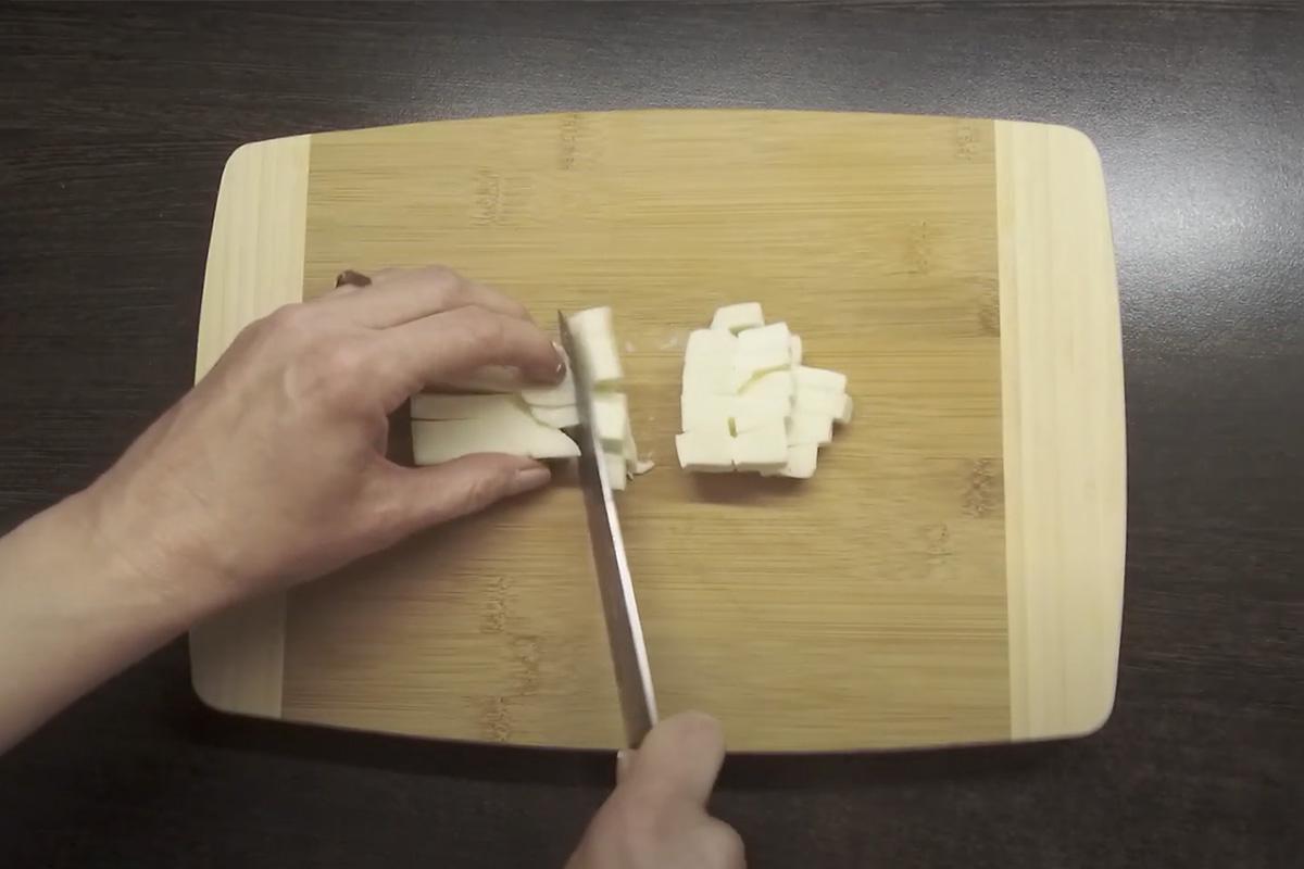 Подготовьте сыр для бульона