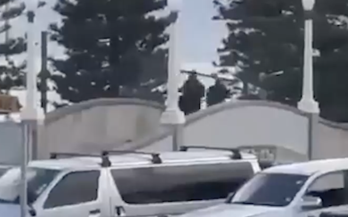 На пляже в Сиднее открыли стрельбу во время мероприятия по случаю Хануки