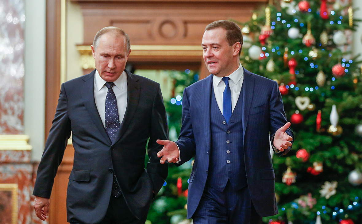 Владимир Путин и Дмитрий Медведев (слева направо)