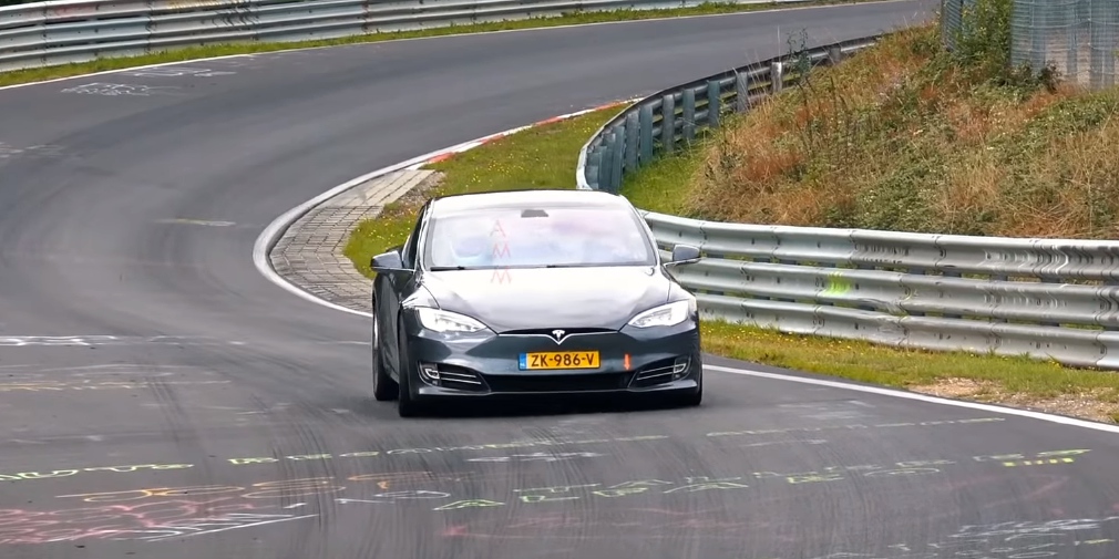 Видео: Tesla готовится отнять у Porsche Taycan рекорд «Нюрбургринга»