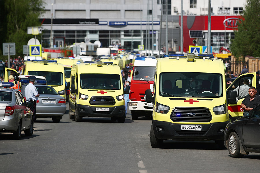 Более 20 машин скорой помощи были отправлены на место происшествия.

Из подмосковного аэропорта Жуковский вылетит самолет Ил-76 МЧС России для перевозки пострадавших в госпитали Москвы