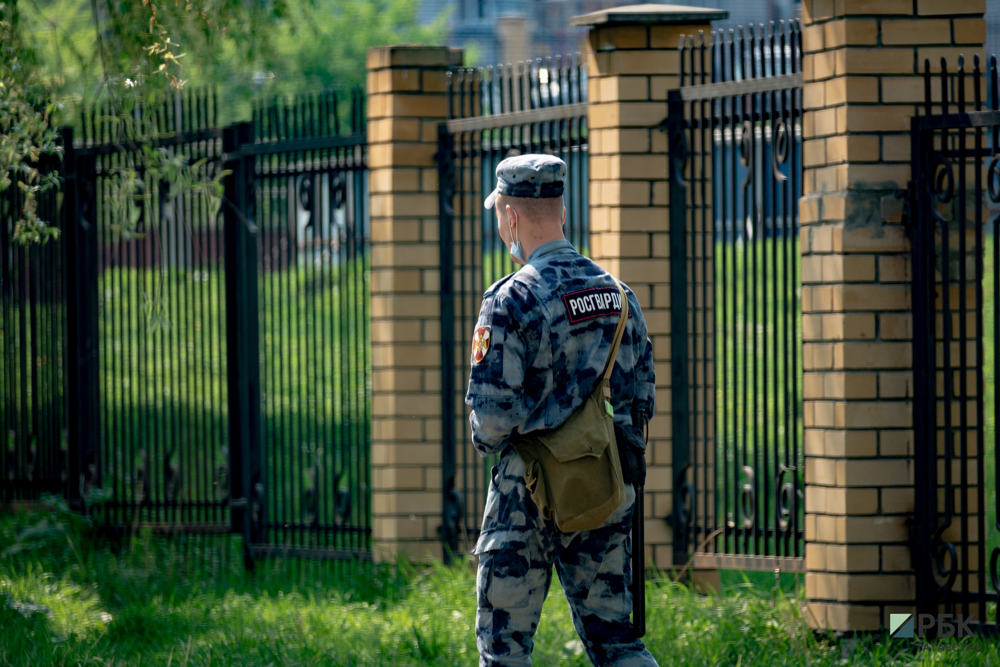 До конца учебного года в школах Казани усилят охрану