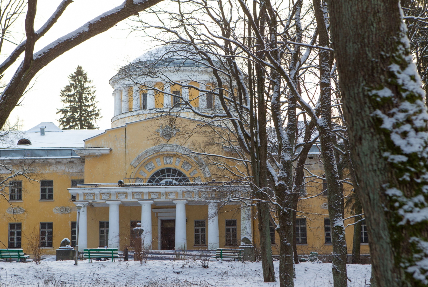 Дача Воронцова-Дашкова (Шуваловский дворец) в Парголово