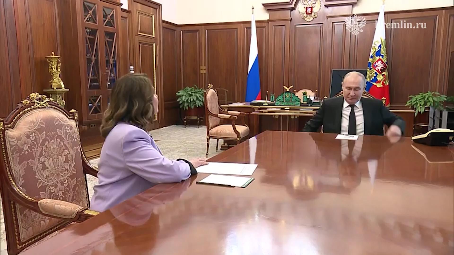 Путин предложил Подносовой «как следует поработать» над разгрузкой судов