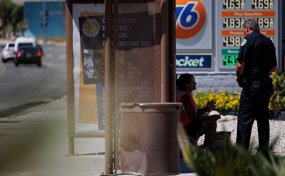 Mike Blake / Reuters