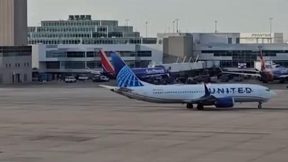 В аэропорту Дэнвера загорелся пассажирский лайнер American Airlines