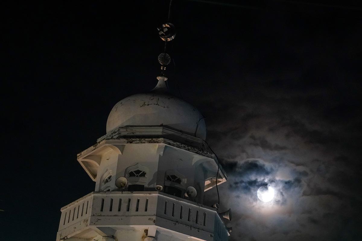 «Розовая Луна» в индонезийском Банда-Ачехе, Индонезия, 01 апреля 2026 года