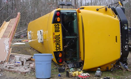 В США столкнулись три школьных автобуса