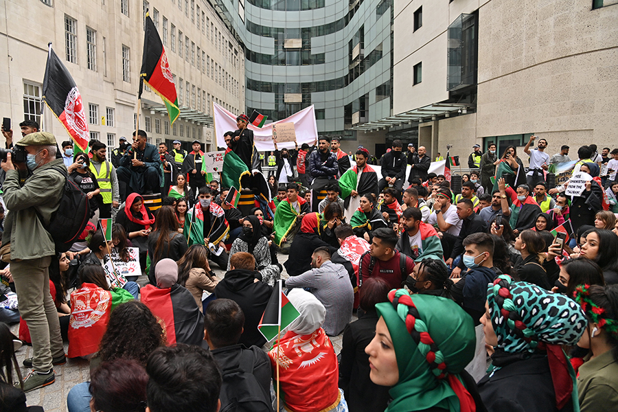 Демонстранты&nbsp;у здания BBC Studios в Лондоне