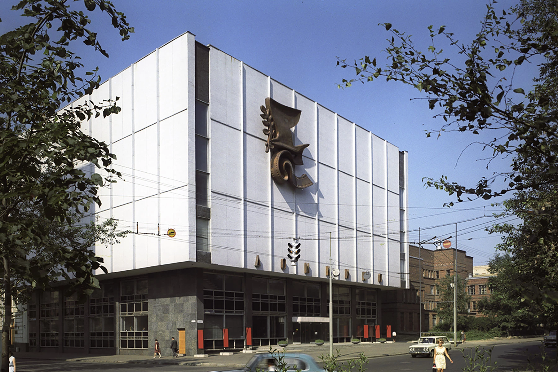 <p>Центральный дом кинематографистов. Построен в 1968 году. Архитектор Е.Н. Стамо</p>

<p></p>