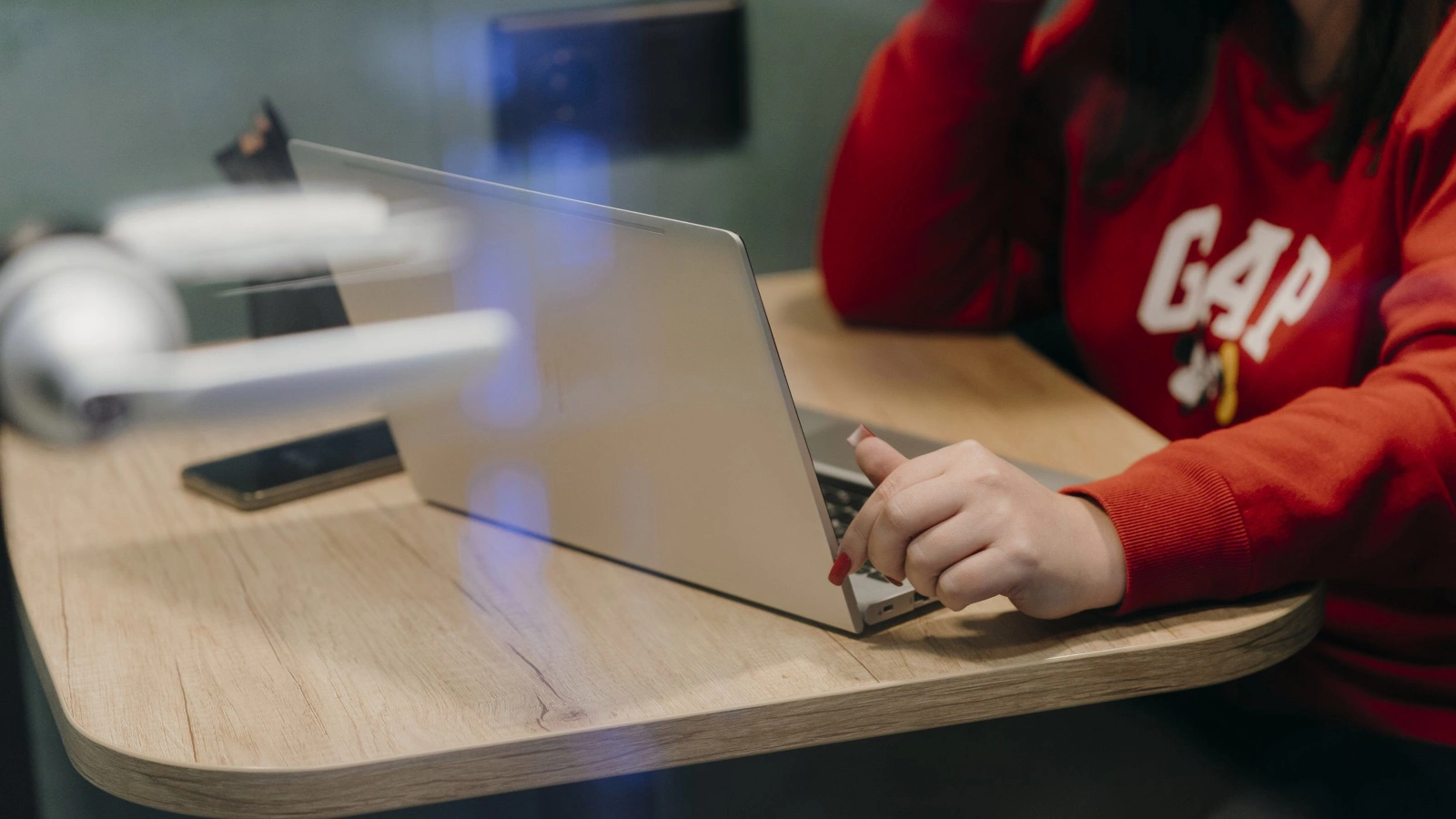 Роскомнадзор прокомментировал сбои в работе Google Meet в России