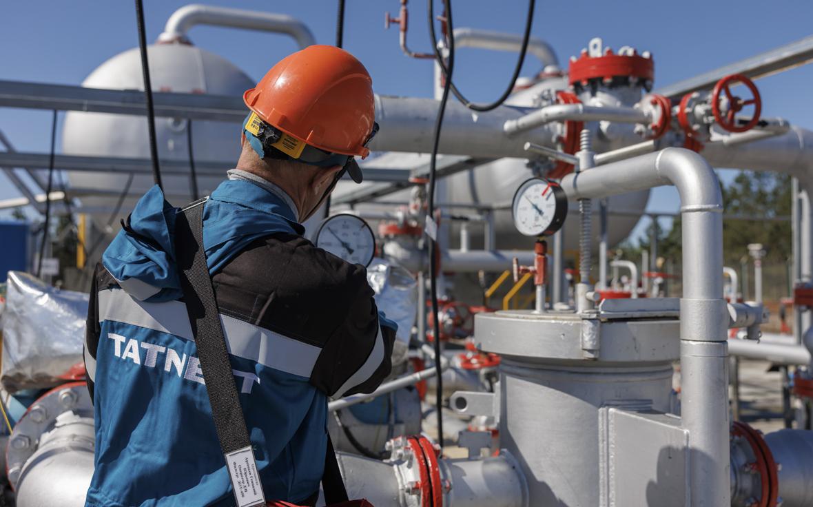 Британия ввела санкции против «Татнефти» и «Русснефти»