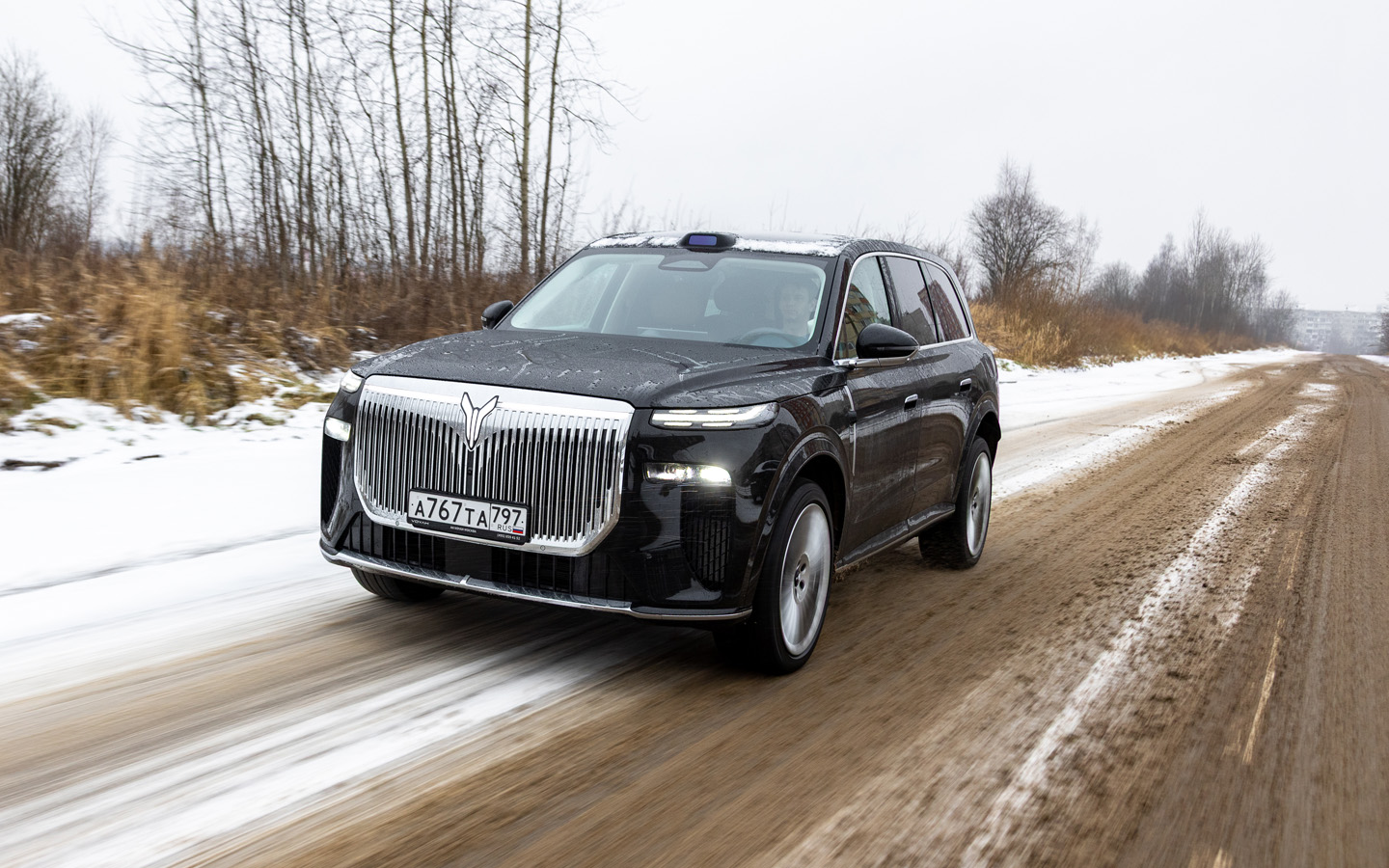 Для Voyah Taishan не существует плохих дорог: умная&nbsp;пневмоподвеска разглаживает любые недочеты и колдобины