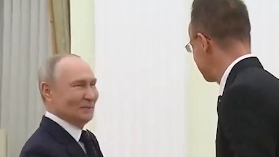 Сийярто заявил Путину, что приехал ради гарантий поставок нефти