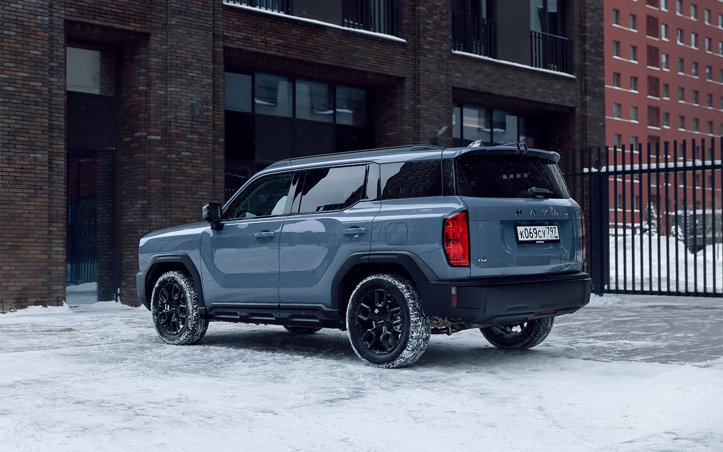 Рюкзак с двери багажника&nbsp;Haval H3 при обновлении пропал. С точки зрения обзора назад и чистоты стекла &mdash; отличный бонус. Но и без минуса не обошлось: эта деталь делала машину узнаваемой